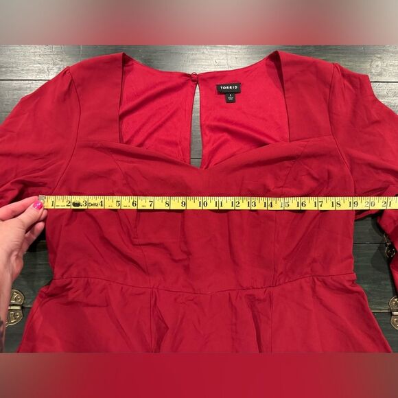 Torrid 1X Red Long Sleeve Blouse with Keyhole Back - Picture 6 of 6